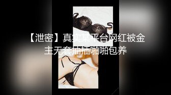 和老婆的骚闺蜜燃情户外，全程露脸扒光了猛草，伏在树上无套后入暴力抽插，浪荡呻吟不止揉她骚奶子直接内射