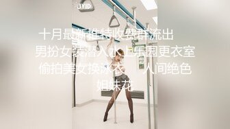 双女主调教男奴，淫声荡语不断跪地爬行舔弄骚穴，被玩鸡巴和屁眼，各种舔弄女主骚逼淫水好多让他吃干净