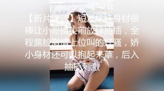 偷拍美女裙底风光 成都车展银色连衣裙细高跟极品美女，白色窄内 UR级反差骚货黑丝筒袜配情趣开档内裤