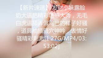 顽皮的女孩玩睾丸。 她对射精不满意