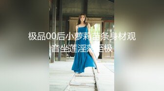 娇小玲珑马尾妹子玩着手机把屁股翘起来  这姿势太合适了  忍不住掏出鸡巴就捅入逼逼啪啪抽送操穴湿润啊