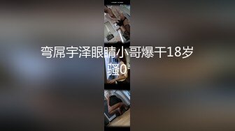   小情侣大热天躲在小帐篷中做爱，女上位操逼叫声表情淫荡