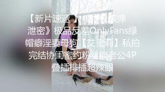 《极品CP??魔手外购》近景热闹商场女厕刁钻位置偸拍超多小姐姐方便还有制服女，能看脸又能看私处，半蹲式撅个大腚过瘾极了