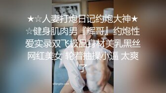 胖大哥的00後童颜小媳妇,长相清纯可爱,不看肚皮上的刨妇产留下的刀疤,很难想象妹子已经结婚生子了