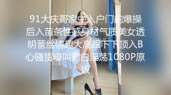 风骚的极品小少妇玩的好嗨，全程露脸丝袜高跟制服诱惑勾搭狼友，逼逼淫水多多，多道具玩弄