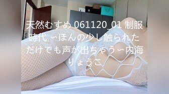 白裙T裤美女专心玩手机勒紧逼缝里