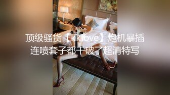 极品粉嫩金发比女人还女人的人妖,迷人的躺在床上等着你玩紧紧的屁眼操起来表情动诱惑