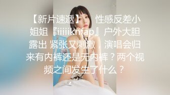 餐厅里黑裙长腿无内扫女，换换腿吸引注意力