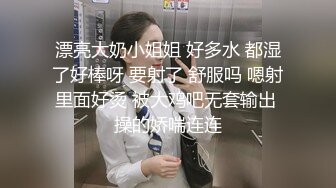 年轻女孩坚挺乳房不大不小撅起小屁股对着电脑自摸湿润阴唇舔舔在操一波