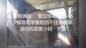 【新速片遞】 手机打开熄屏后台录像后放到卫生间偷拍姐姐洗澡❤️姐姐还看了一下手机发现是黑屏就没在意