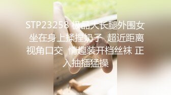 私人影院大战连体黑丝面罩妹子，穿戴假屌妹子上位骑坐，双腿肩上扛后入抱起来操，震动棒玩弄快速旋转