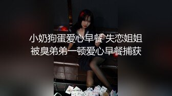 肉肉身材大奶妹纸齐逼短裤蹲着口交揉奶摸穴拉手后入