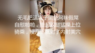 小骚货吃完水果豆两个人安慰她都满足不了。吃完变的好骚