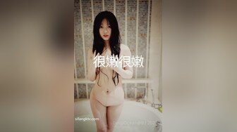 诱惑紧身连体衣蛇精美女,小蛮腰扭来扭曲像蛇壹样柔软,身材真不错