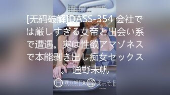 巨乳美女店員がまさかのノーブラ派！？乳首ぽっちしている事を気にせず仕事する彼女に興奮してしまい…