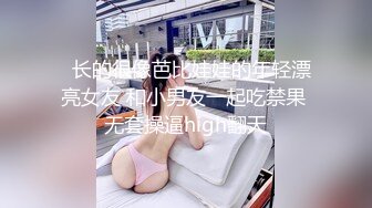 卷发美女自慰玩穴