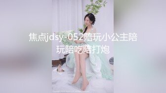 小情侣居家日常~脱光光对着镜头拍一拍~挡着脸还不好意思让我拍了~脱了裤子搞一搞先！