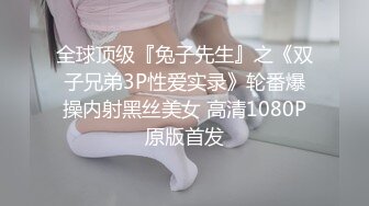 猥琐房东偷拍性感漂亮的小美女下班回来洗完澡被男友拉到床上各种姿势狠狠抽插,男的真猛连干3次美女捂着嘴强忍着淫叫!