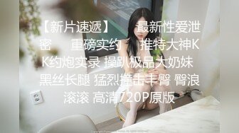 高跟时尚短裙墨镜美妞 阴毛只在B上方 十分干净诱人 !