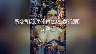 抄底齐B超短裙美女白色内裤 排卵期阴蒂处都湿透了 随时随地走光 沉浸在露出的快感 又骚又兴奋