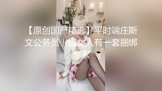 邪恶的房东暗藏摄像头偷拍白白嫩的美少妇洗澡