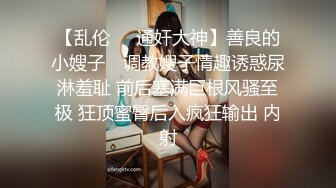 与经验丰富的办公室女士的第一个奇闻趣事。