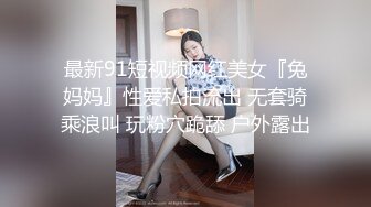   眼镜小美女露脸群P好几哥大哥，身材不错让三个大哥对着小嘴奶子和逼逼撸鸡巴