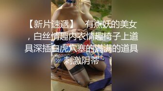 两个兼职美女模特被色魔摄影师诱惑脱光光了玩3P