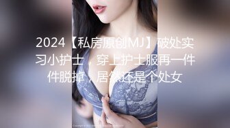 游乐场女厕全景偷窥多位半蹲着尿的美女各种美鲍轮番呈现 (1)