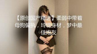 巨乳尤物美御姐，一对豪乳超柔软，震动乳夹，丝袜高跟鞋，齐逼短裤，小尺度性感诱惑