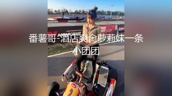 开档黑丝大奶子风骚人妻伺候蒙面大哥激情啪啪啪，多体位爆草抽插，床边口交深喉玩弄大骚奶子，最后射嘴里