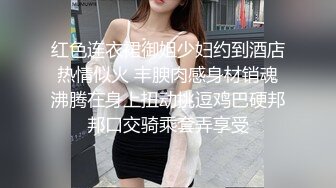 空乘学院 羽绒服长发美女鼓鼓的馒头逼露出里面的粉肉