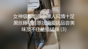 小伙潜入办公楼偷拍新来的美女实习生