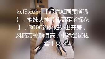 被黑鬼蹂躏的小女人，都干哭了两个亚裔妹子被两个大鸡巴黑鬼各种蹂躏玩弄，口交大鸡巴，两鸡巴