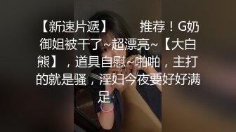 你的米拉小姐姐新买的情趣装  大屌爆插多次喷水  无毛嫩穴情趣椅子骑坐  不够爽振动棒伺候  娇小身材非常的耐