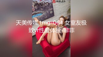 调教小女友，苗条贫乳粉嫩小姐姐，乳夹项圈自舔手指，无毛超嫩粉穴，骑在上位，大屌抽插屁股