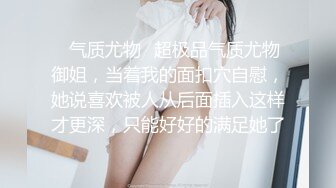 颜值不错的风骚女模特，大辫子漏出骚奶子诱惑狼友跟两位大哥激情3P，让小哥吃奶玩逼轮流爆草抽插，浪叫呻吟