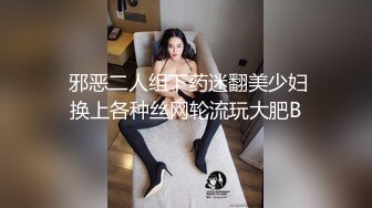 商场女厕逼脸同框偸拍超多妹子方便，看脸赏逼视觉效果炸裂，熟女的无毛一线天简直太顶了 (2)