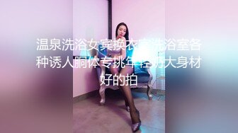 哇塞~刚生完宝宝脯乳期中的妹子，奶子非常膨胀，B穴流出的白浆也特别多~看得让人立刻向壁咚她！