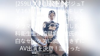 【新片速遞】  高档写字楼女厕全景偷拍牛仔短裤少妇的肥美大鲍鱼