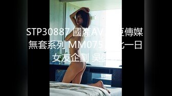 极度风骚眼镜妹！性感白色小背心！一对大奶子，假屌乳交，骑乘位深插骚穴，卫生间吸墙后入