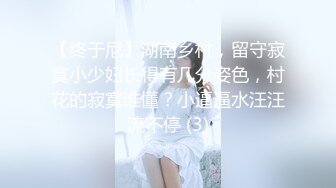 极品身材爆乳女神【私人玩物】3月最新作品，红色情趣肚兜铃铛，白虎嫩穴极品身材