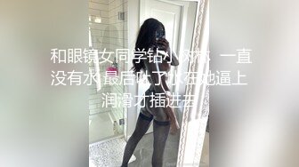 冒充星探的猥琐摄影师哄骗年轻漂亮商务嫩模美女酒店拍摄时看见极品特色一线天嫩逼威逼利诱把她潜规则了