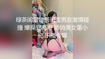  酒吧少妇激情4P，露脸颜值不错伺候三个大哥，交大鸡巴，让三个大哥在床上玩弄