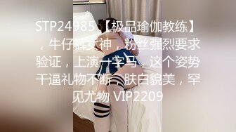   漂亮美乳美女 逼毛浓密乌黑 大白奶子 操的香汗淋漓配合这骚表情超级诱惑