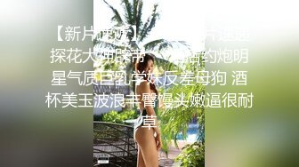  清纯小妹露脸一个人在家诱惑狼友，娇嫩的奶子粉嫩的逼逼自己揉捏抠弄