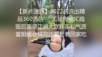 白嫩小少女对着镜头自摸自己的一对馒头