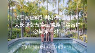 气质小少妇露脸发骚，饥渴难耐镜头前卖弄风骚勾搭狼友，揉奶玩逼淫水多多，高潮不断浪叫不止