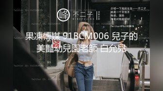 眼镜哥丶探花新人老哥约个熟女啪啪，上来直接开操上位骑乘，抬起双腿抽插猛操，翘起屁股后入撞击