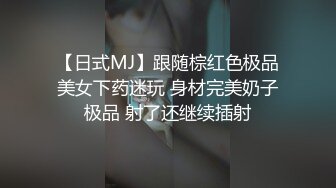 可盐可甜的极品小女人露脸勾搭狼友，性感蜜桃臀粉嫩骚穴各种展示给狼友看，奶子比心撅着小骚屁股求草好刺激